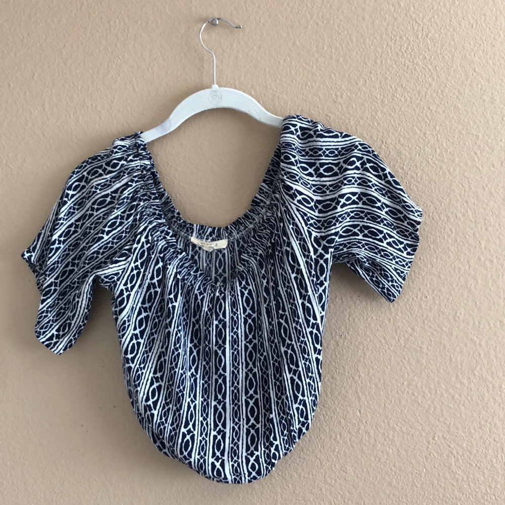 Cute summer top! Off the shoulder!